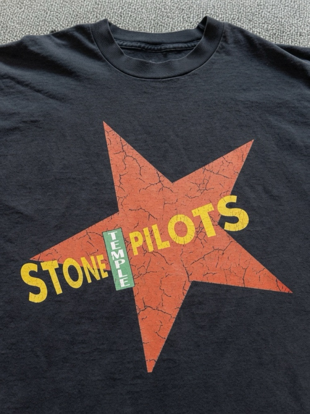 Gildan Black Stone Temple Pilots Star Graphic Tee - Picture 3 of 4